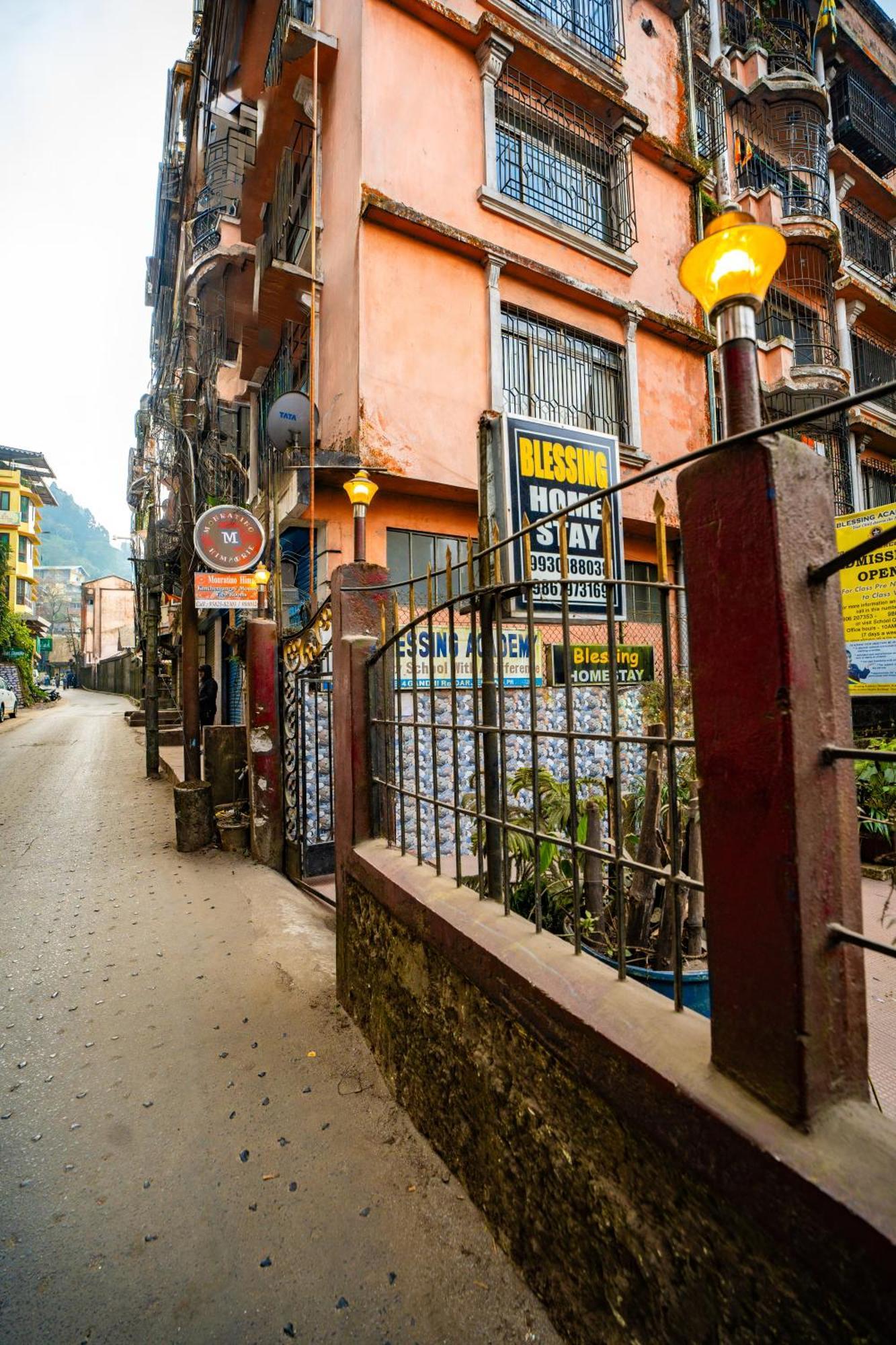 Monratino Himadrie -2 Mins Walk From Mall Road - All Rooms Have Kanchenjunga Mountain View Darjeeling  Exterior foto